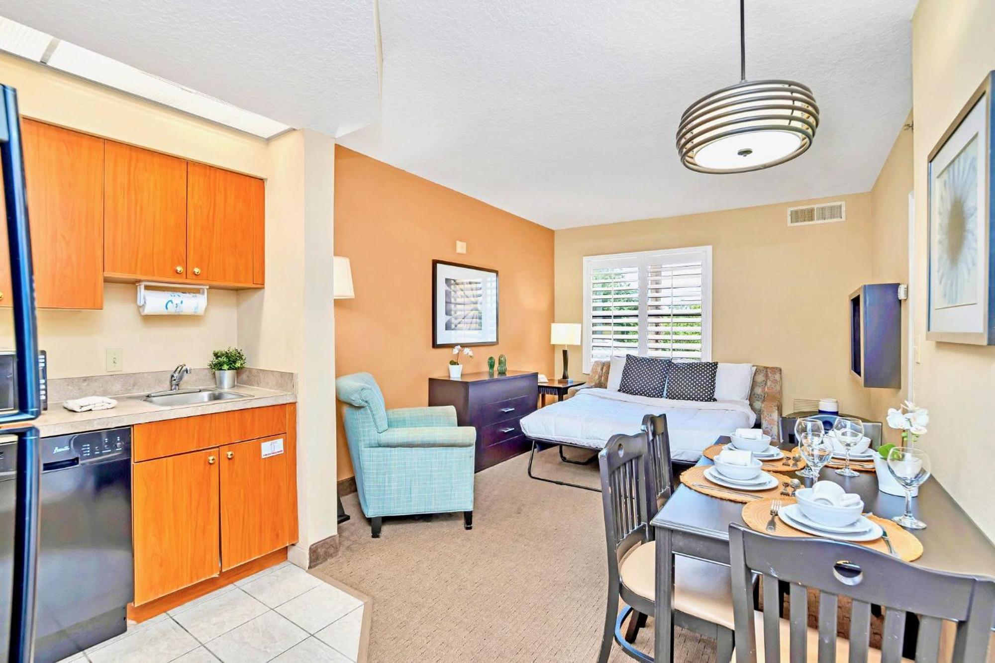 Upscale 1br - Two Queens Pool - Near * Orlando